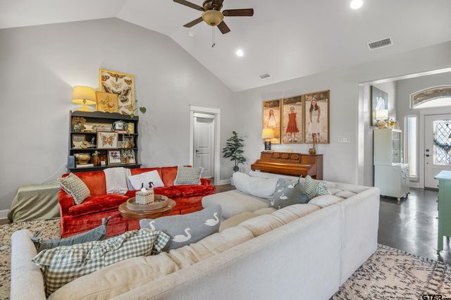 315 Corrigan Trails Blvd, Lindale, TX 75771