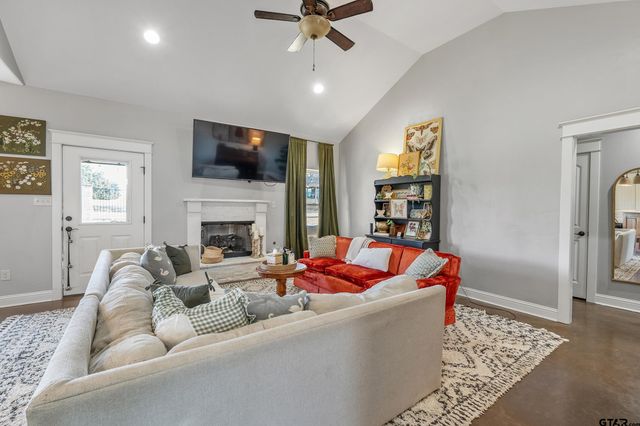 315 Corrigan Trails Blvd, Lindale, TX 75771