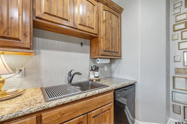 315 Corrigan Trails Blvd, Lindale, TX 75771