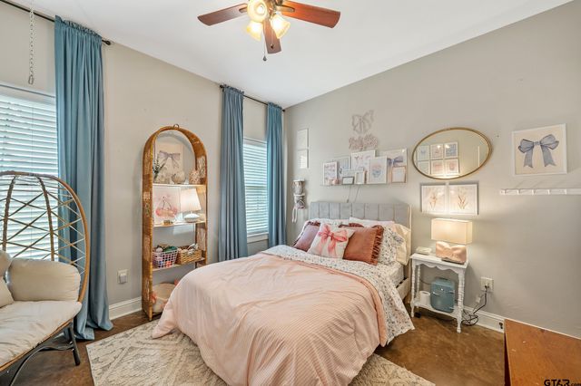 315 Corrigan Trails Blvd, Lindale, TX 75771