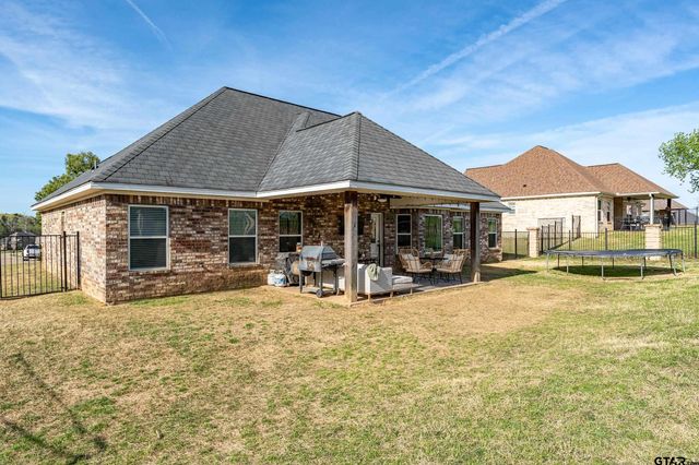 315 Corrigan Trails Blvd, Lindale, TX 75771