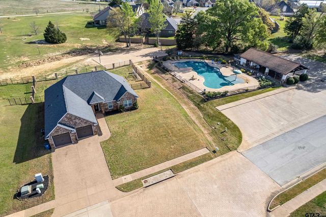 315 Corrigan Trails Blvd, Lindale, TX 75771