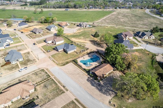 315 Corrigan Trails Blvd, Lindale, TX 75771