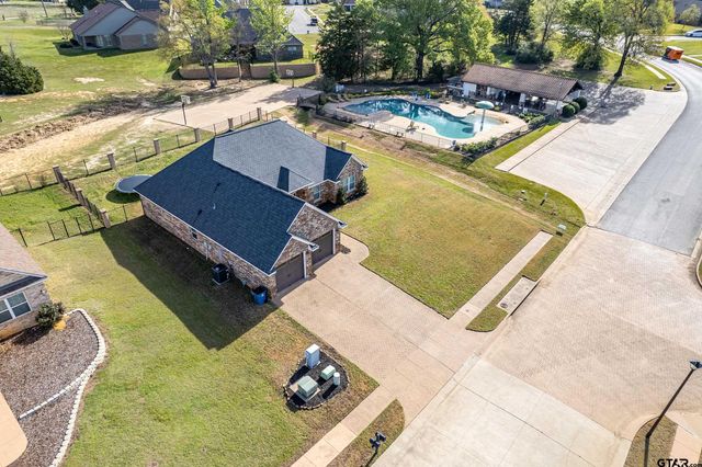 315 Corrigan Trails Blvd, Lindale, TX 75771
