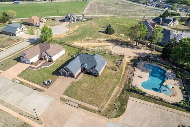 315 Corrigan Trails Blvd, Lindale, TX 75771