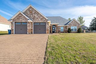 315 Corrigan Trails Blvd, Lindale, TX 75771