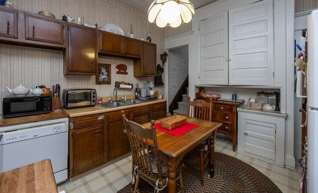 540 Park Rd, Ambridge, PA 15003