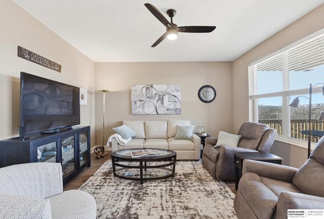 17512 Greenleaf Street, Omaha, NE 68136