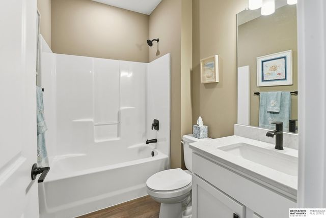 17512 Greenleaf Street, Omaha, NE 68136