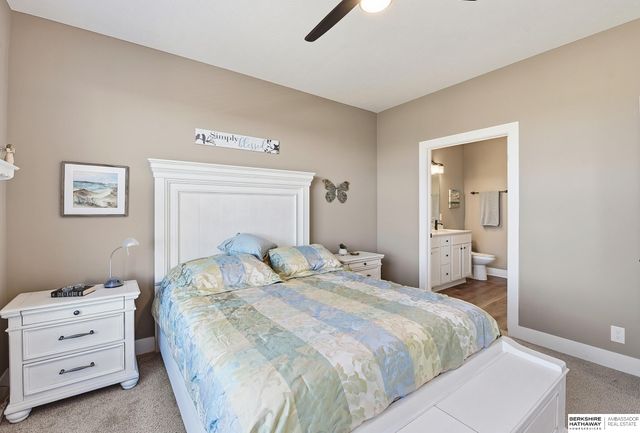 17512 Greenleaf Street, Omaha, NE 68136