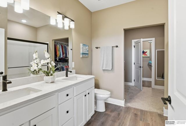 17512 Greenleaf Street, Omaha, NE 68136