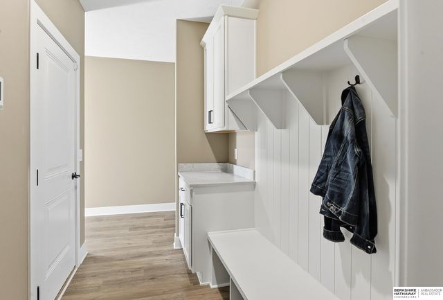 17512 Greenleaf Street, Omaha, NE 68136