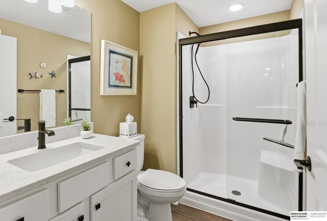 17512 Greenleaf Street, Omaha, NE 68136