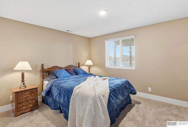 17512 Greenleaf Street, Omaha, NE 68136