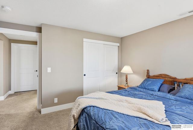 17512 Greenleaf Street, Omaha, NE 68136