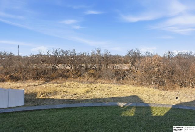 17512 Greenleaf Street, Omaha, NE 68136