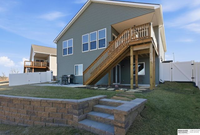 17512 Greenleaf Street, Omaha, NE 68136