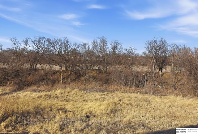 17512 Greenleaf Street, Omaha, NE 68136