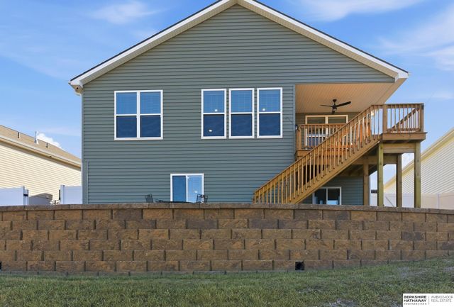 17512 Greenleaf Street, Omaha, NE 68136