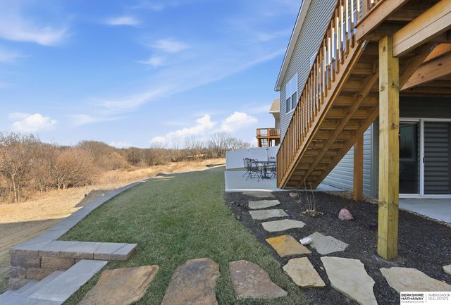 17512 Greenleaf Street, Omaha, NE 68136