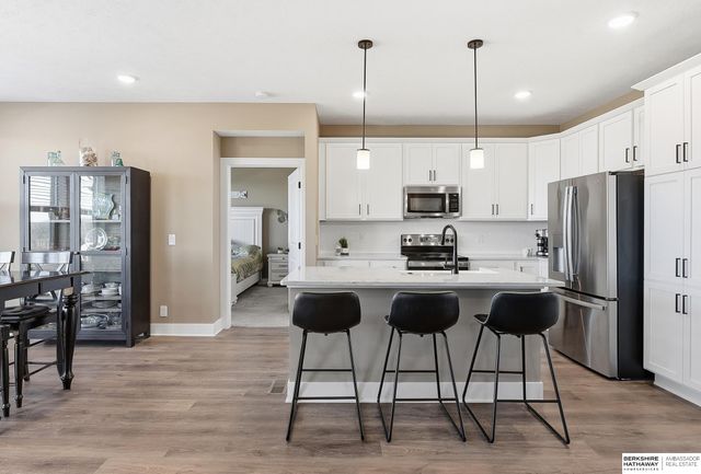 17512 Greenleaf Street, Omaha, NE 68136