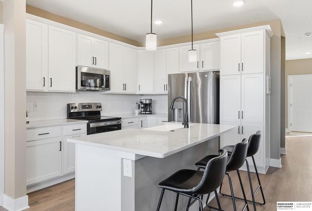 17512 Greenleaf Street, Omaha, NE 68136