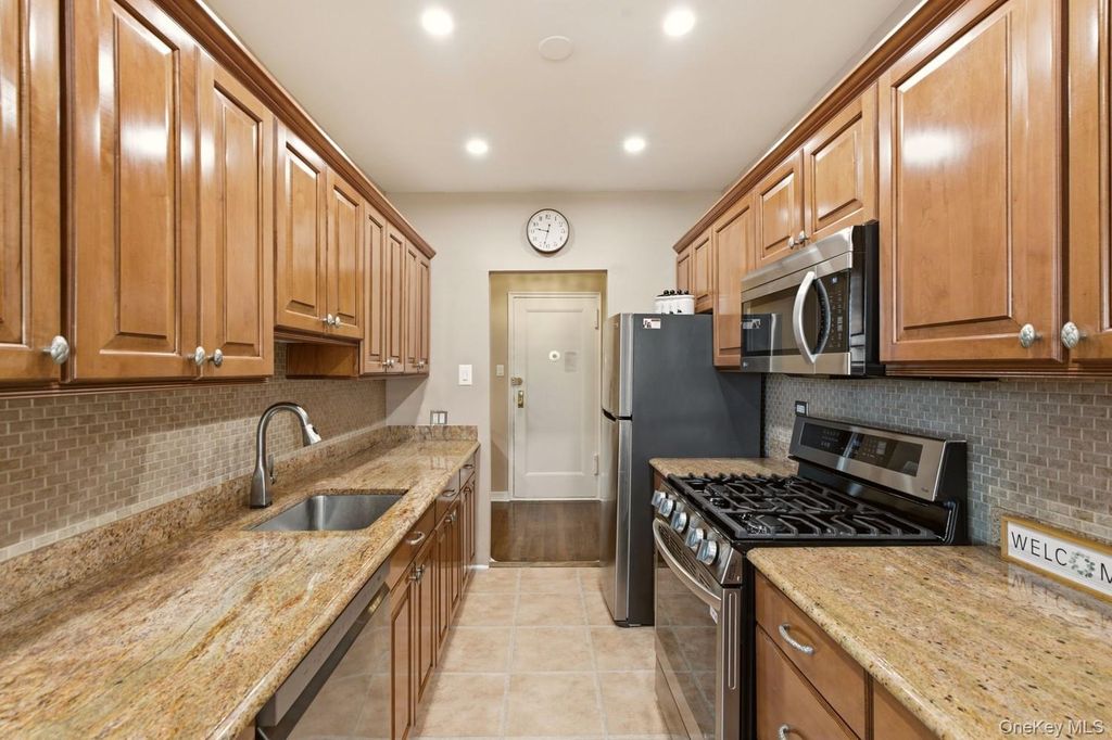 162-41 Powells Cove Boulevard 4S, Whitestone, NY 11357 — exterior