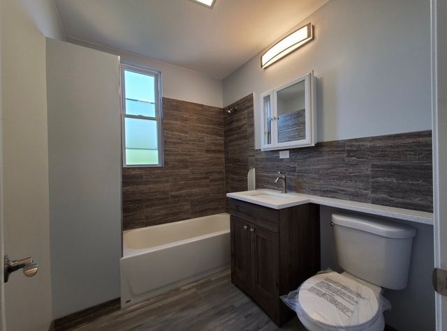 943 W 59th Street 3, Chicago, IL 60621