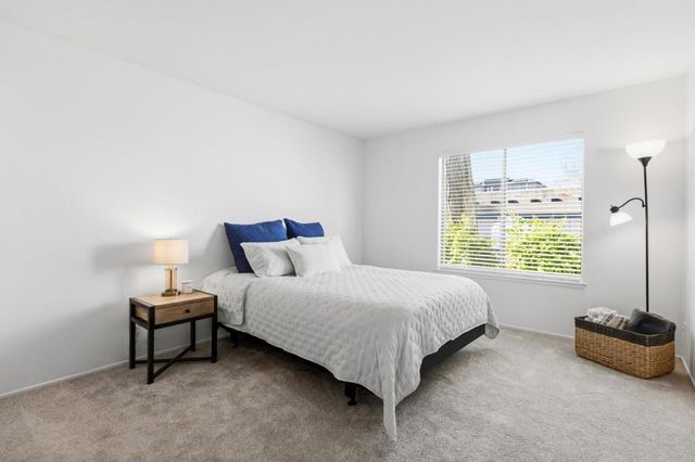 905 W Middlefield Road 975, Mountain View, CA 94043