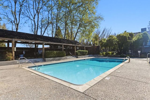 905 W Middlefield Road 975, Mountain View, CA 94043