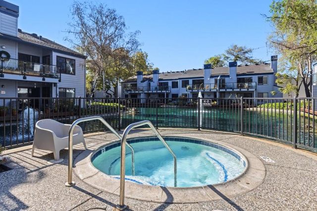 905 W Middlefield Road 975, Mountain View, CA 94043