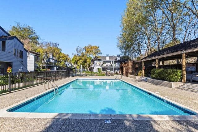 905 W Middlefield Road 975, Mountain View, CA 94043