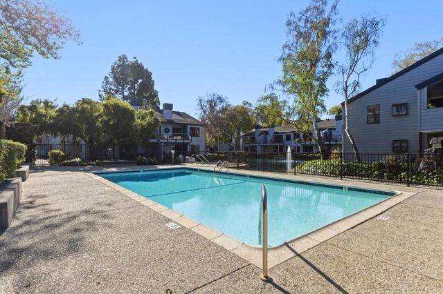 905 W Middlefield Road 975, Mountain View, CA 94043