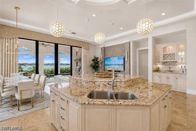 11777 Via Savona CT, Miromar Lakes, FL 33913