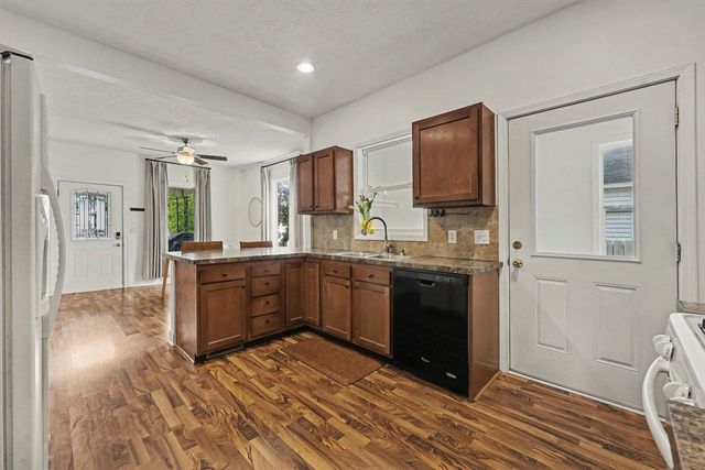 1355 Valley, Grand Rapids, MI 49504