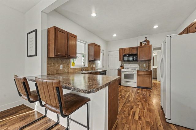 1355 Valley, Grand Rapids, MI 49504