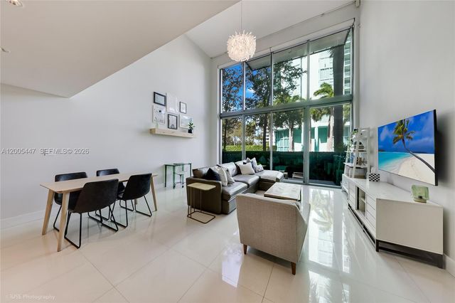 6000 Collins Ave 118, Miami Beach, FL 33140