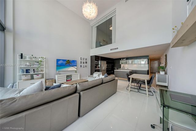 6000 Collins Ave 118, Miami Beach, FL 33140