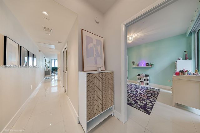 6000 Collins Ave 118, Miami Beach, FL 33140