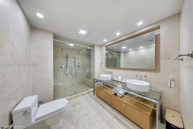 6000 Collins Ave 118, Miami Beach, FL 33140
