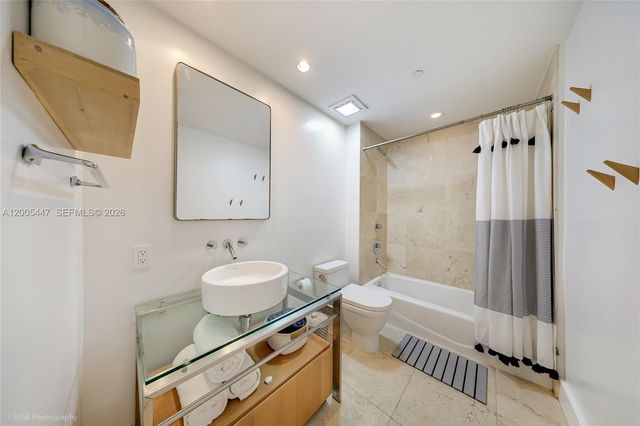 6000 Collins Ave 118, Miami Beach, FL 33140