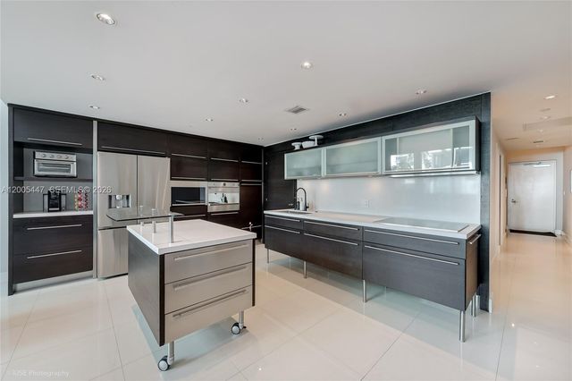 6000 Collins Ave 118, Miami Beach, FL 33140