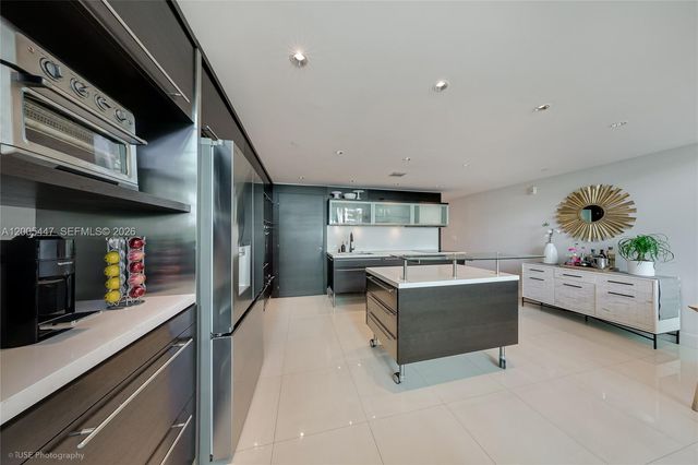 6000 Collins Ave 118, Miami Beach, FL 33140