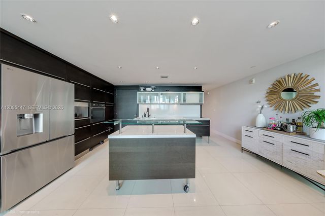 6000 Collins Ave 118, Miami Beach, FL 33140