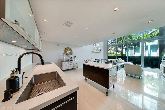 6000 Collins Ave 118, Miami Beach, FL 33140