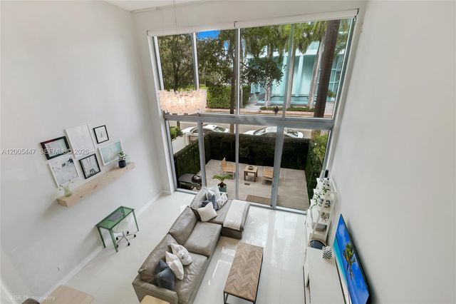 6000 Collins Ave 118, Miami Beach, FL 33140