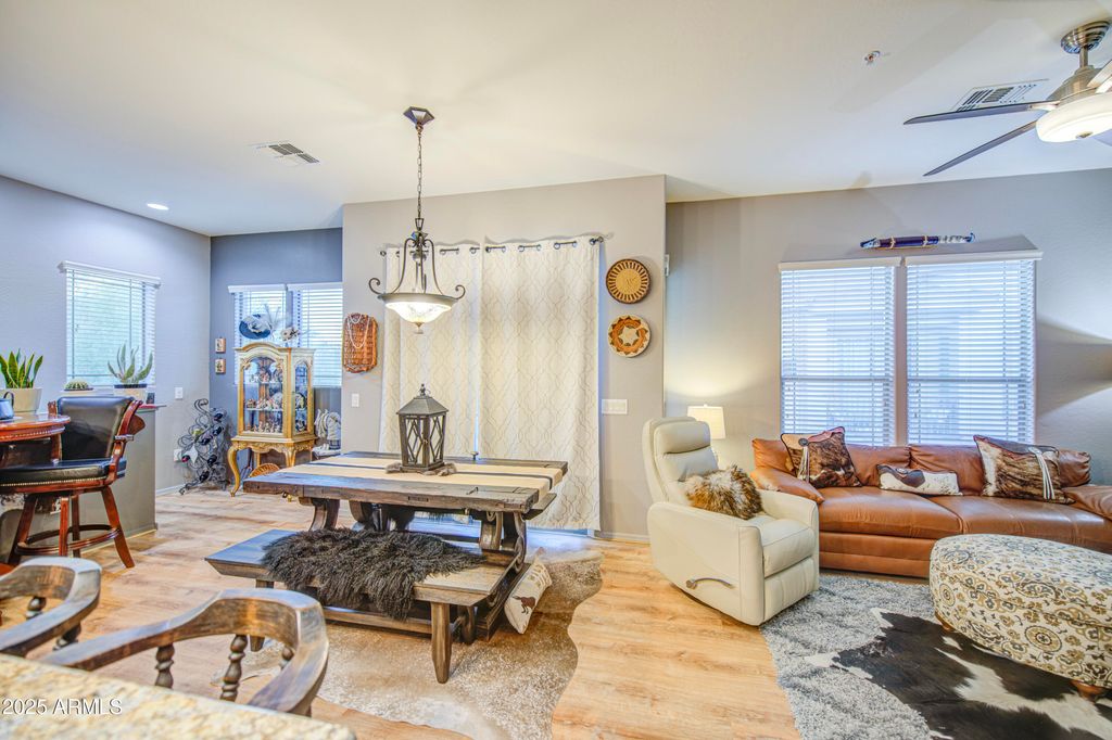 42424 N GAVILAN PEAK Parkway 63212, Anthem, AZ 85086 — photo 2