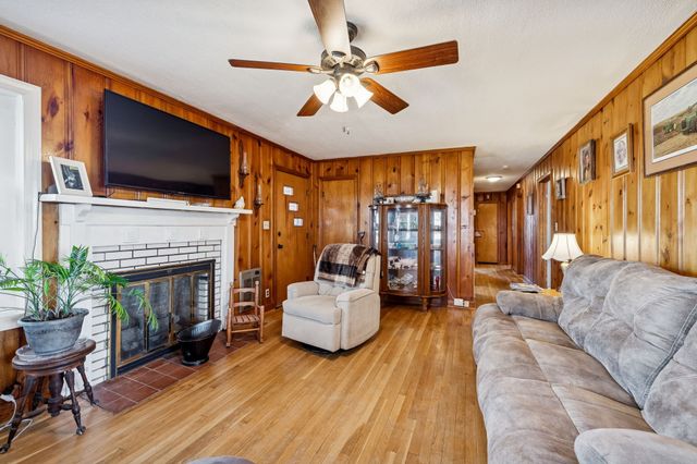 155 W Piney Rd, Dickson, TN 37055