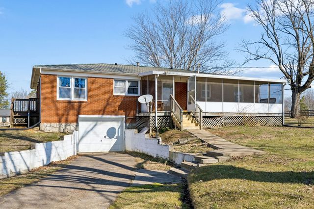 155 W Piney Rd, Dickson, TN 37055