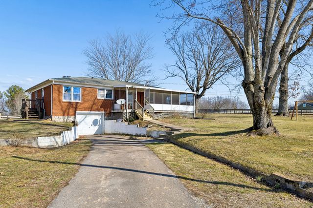 155 W Piney Rd, Dickson, TN 37055